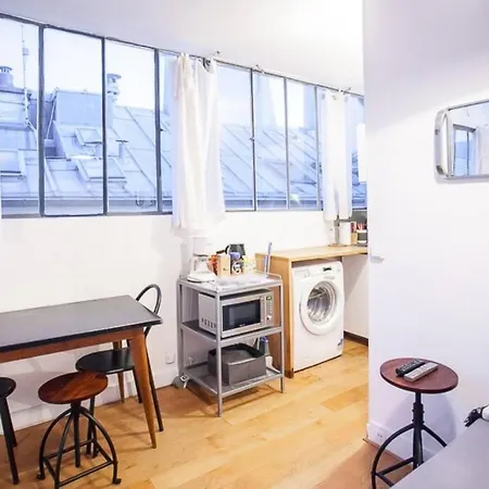 Beaubourg - 2 Pieces Sous Les Toits