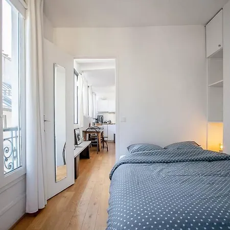 Beaubourg - 2 Pieces Sous Les Toits Apartment Paris