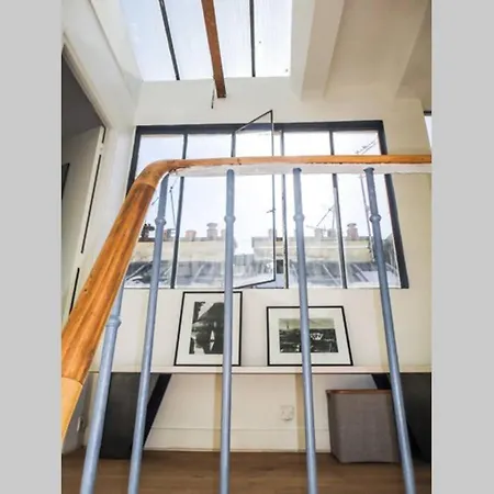 Beaubourg - 2 Pieces Sous Les Toits Apartment Paris